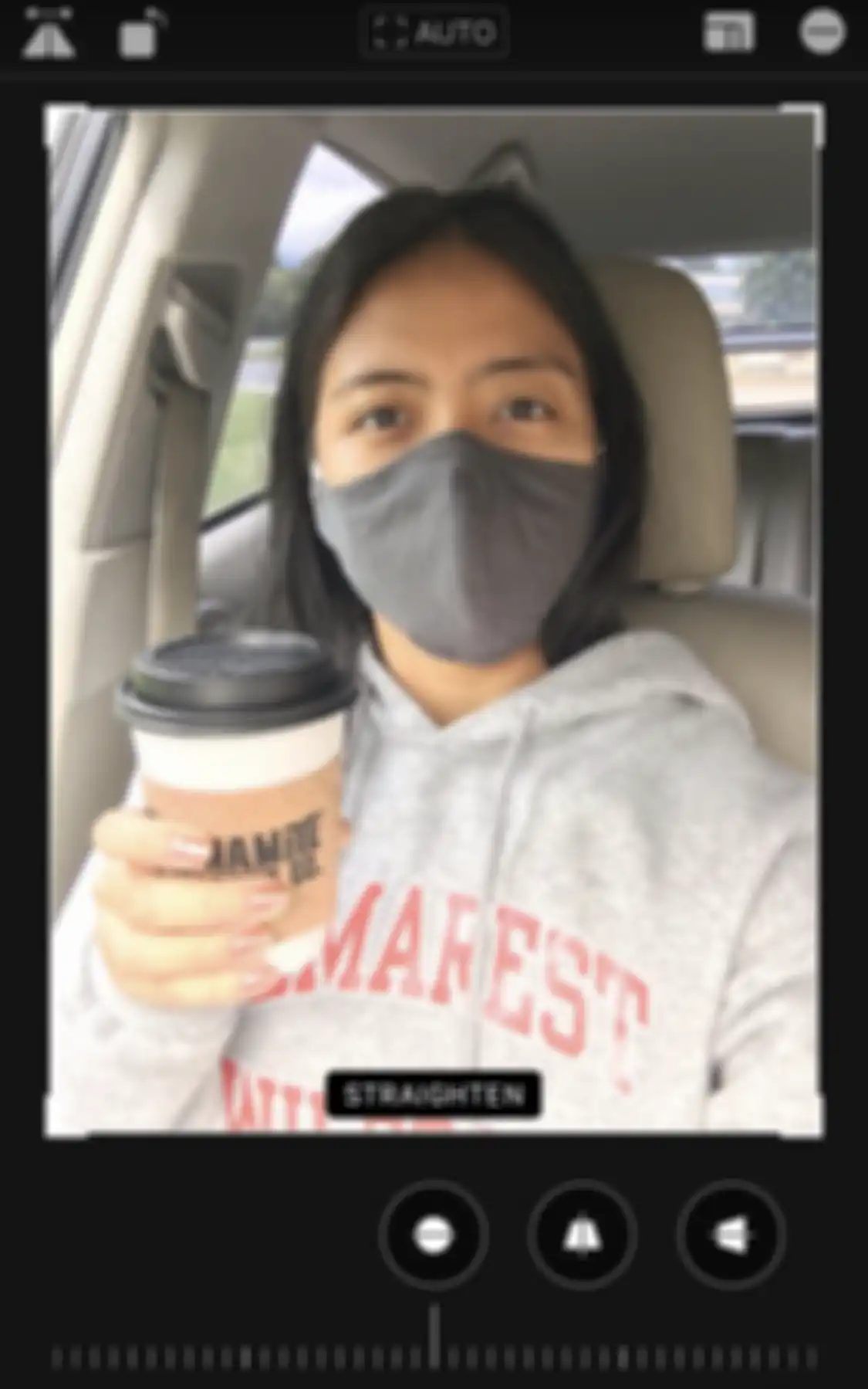 Cara foto mirror selfie dengan memakai iPhone. Cuma menerapkan trik sederhana, hasil luar biasa.