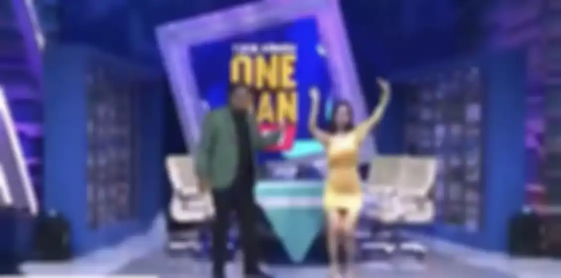 Foto Tukul Arwana dipuji presenter cantik Maria Vania sebagai pangeran. Maria Vania bikin hati netizen terbakar. 
