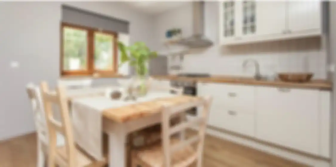 Begini 12 trik khusus agar foto desain dapur kecil terlhat lapang. Pemilik rumah tak perlu bantuan profesional kok.