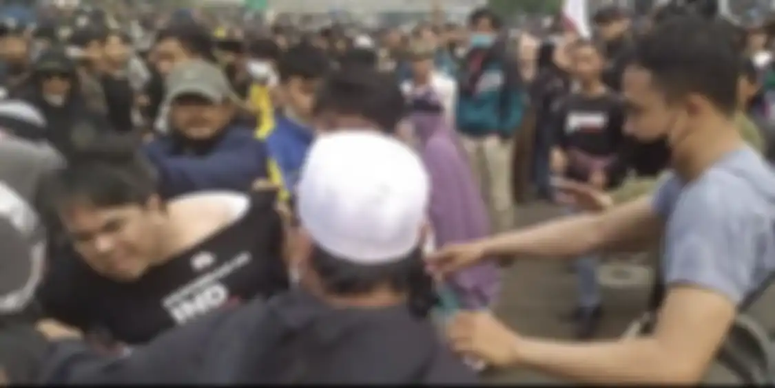 Pengeroyok Ade Armando kembali ditangkap. Alfikri Hidayatullah yang membogem sang dosen UI belum lakukan ini di rumahnya, 