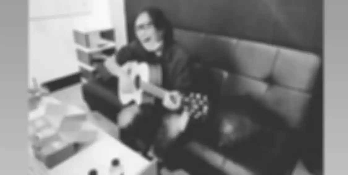 Krisdayanti mengungkapkan bela sungkawa atas kepergian musisi senior Tanah Air. Kabar duka ini disampaikan oleh Dewa Budjana.