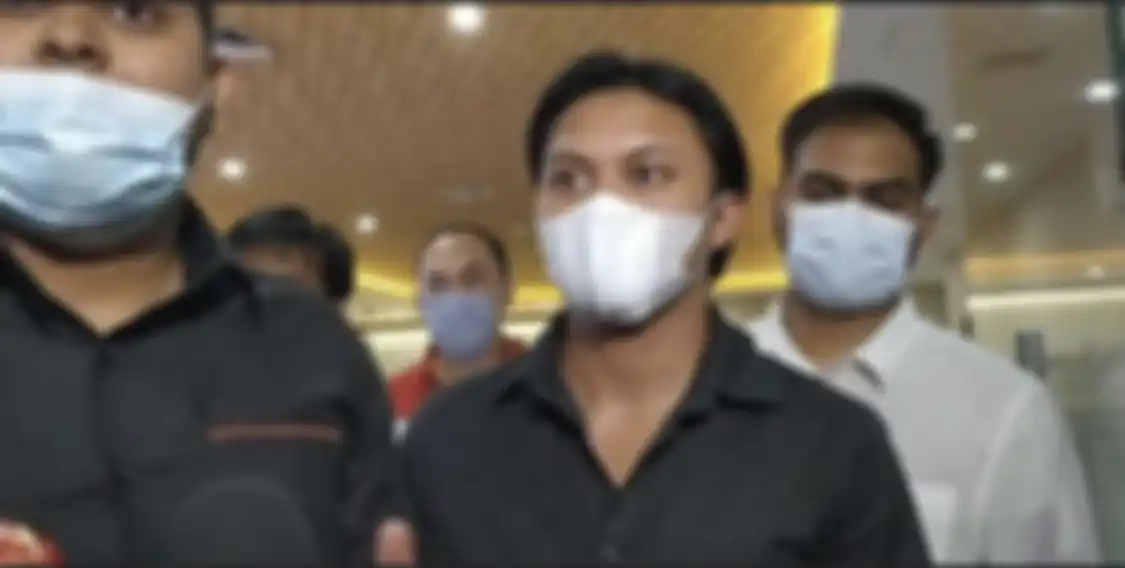 Rizky Febian yang juga ikut terima uang saweran dari Doni Salmanan tak perlu kembalikan ke polisi. Reza Arap justru sebaliknya. 