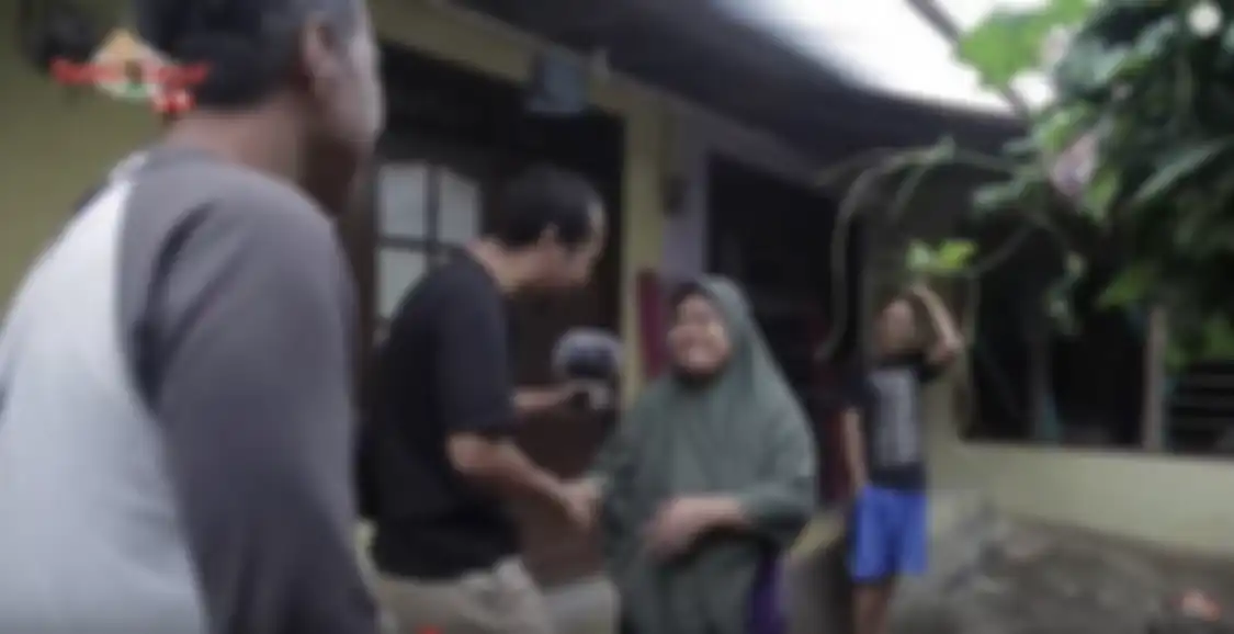 Denny Cagur yang kini punya 3 ladang uang ternyata sempat hidup di belakang warung. Foto dapurnya sampai jadi sorotan.