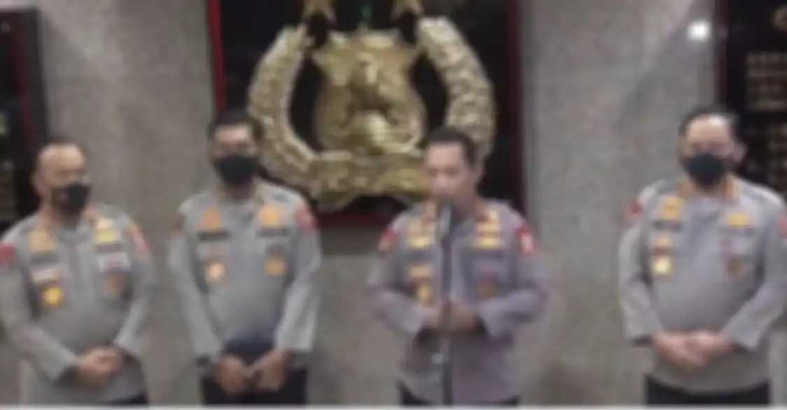 Kapolri hukum 3 jenderal polisi dengan cara begini setelah dinilai bikin kasus Brigadir J berjalan lambat. Foto wajhanya dicari. 