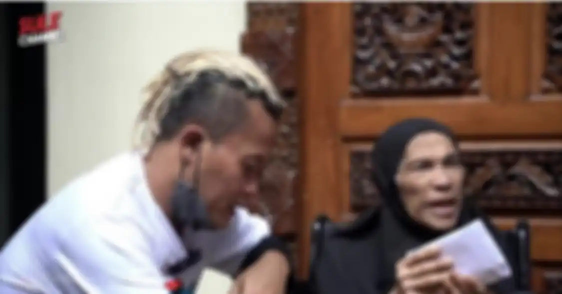 Dorce Gamalama sempat bikin heboh lewat video yang diunggah di Instagram. Sikapnya ke mantan Presiden Megawati Soekarnoputri disorot.