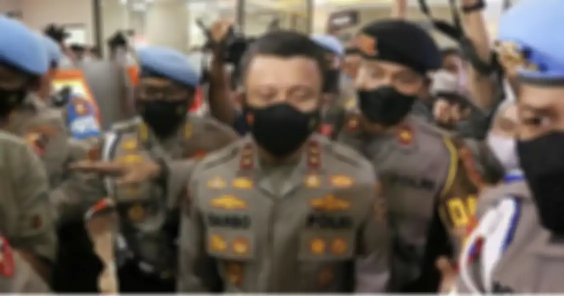 Duit besar yang ada di lingkungan Irjen Ferdy Sambo disentil. Bisik-bisik narkoba di kasus eks Kadiv Propam mencuat. Foto terkininya lenyap. 