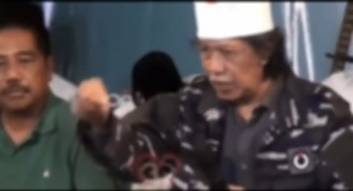 Emha Ainun Najib atau Cak Nun menuding pemilik Indomaret sebagai anggota 10 naga dalam pemerintahan Jokowi.