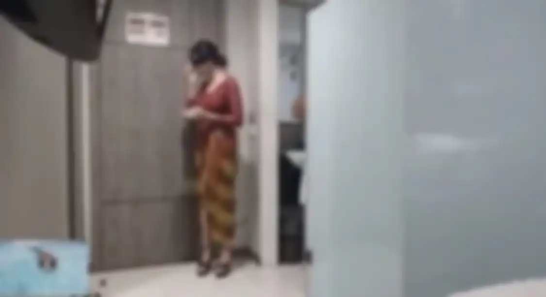 Foto wajah wanita memakai kebaya merah terlanjur bikin geger netizen satu Indonesia. Link video viral 16 menit kian meresahkan.