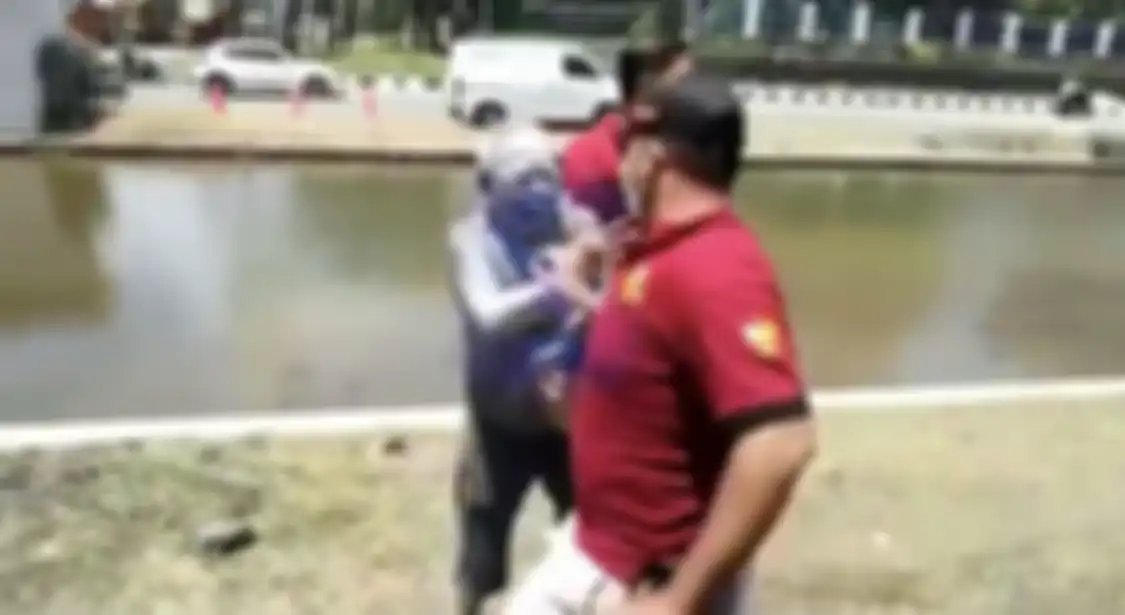 Foto pensiunan polisi jadi manusia bikin syok netizen. Tak sedikit dari mereka yang memention Gubernur Jawa Tengah Ganjar Pranowo.