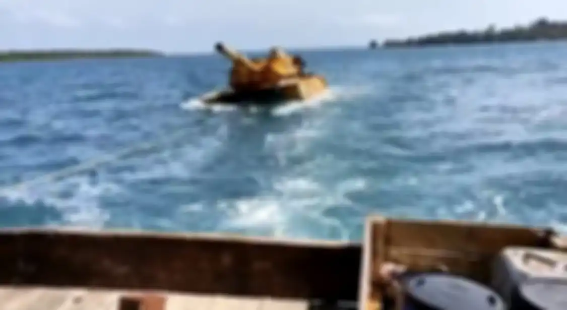 Benda mirip tank itu sempat bikin heboh di media sosial beberapa waktu lalu. Saat itu, benda ini berhasil difoto sedang mengapung di Laut Natuna.