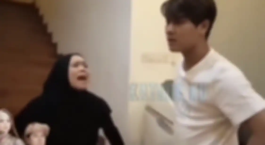 Tubuh Lesti Kejora alami trauma berat. Luka yang diderita Lesti bikin merinding. CCTV bongkar tindakan keji Rizky Billar. Begini isinya.