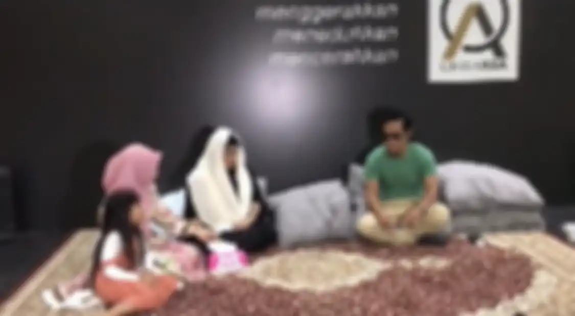 Nania Yusuf penyanyi jebolan Indonesian Idol memutuskan kembali masuk islam gegara takut dijemput ajal. Foto tatonya jadi sorotan.