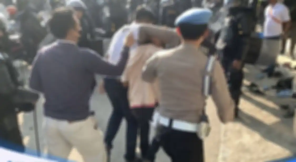 Begini alasan kiai Jombang menolak mentah-mentah anaknya ditangkap polisi. Foto mantan personel Slank ikut digeruduk.
