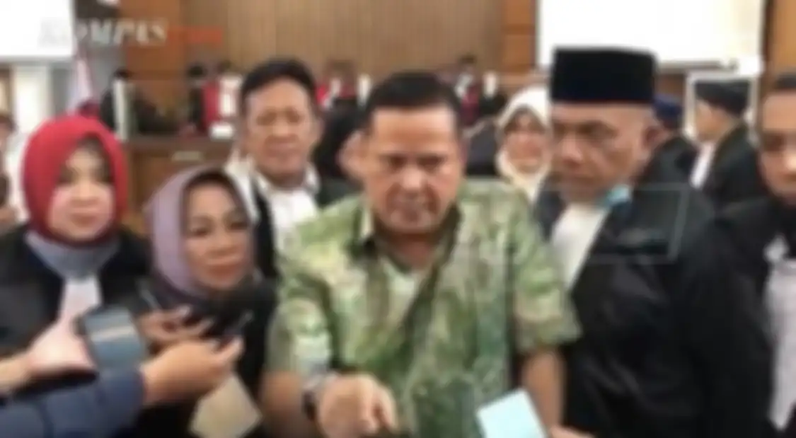 Irjen Napoleon Bonaparte mantan Kadiv Hubinter Polri menyentil nomor pemilik senpi anggota polisi. Status Bharada E belum jadi tersangka.