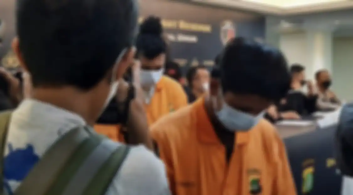 Berikut ini 7 fakta pembacokan mantan pacar yang dipicu karena ancaman foto dewasa disebarkan. Tampang pelaku beredar. 