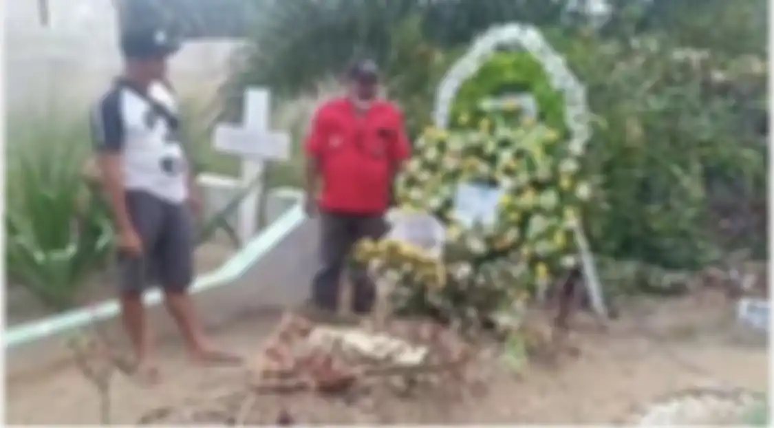 Kondisi makam Brigadir Yosua tampak janggal usai keluarga ajudan Irjen Ferdy Sambo menolak hasil autopsi pertama. Foto terkininya diungkap.