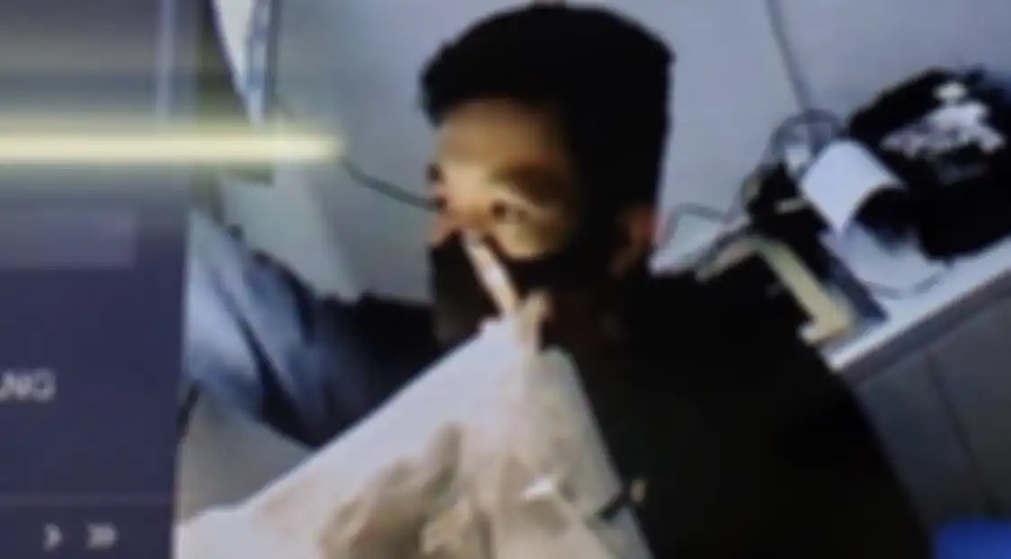 Ruben Onsu yang sudah 2 kali kemalingan geram pelaku curi barang vital ini dari toko kuenya. Foto tampang penjahatnya disebarkan.