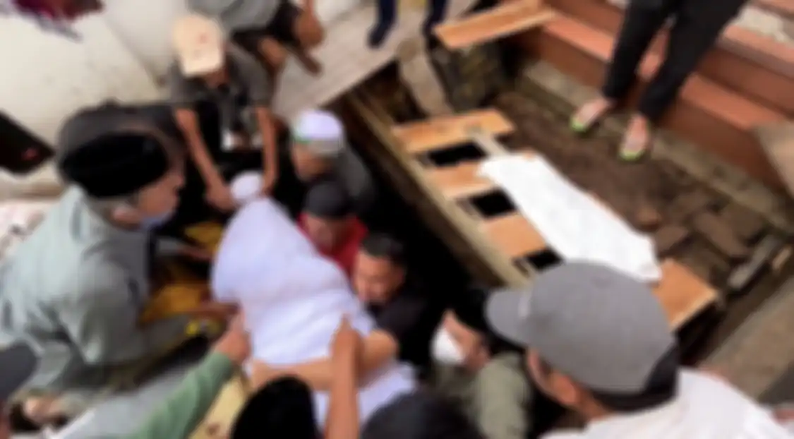 Nenek Raffi Ahmad yang meninggal karena stroke ternyata punya warisan sebesar ini. Foto suaminya sampai ditelusuri.