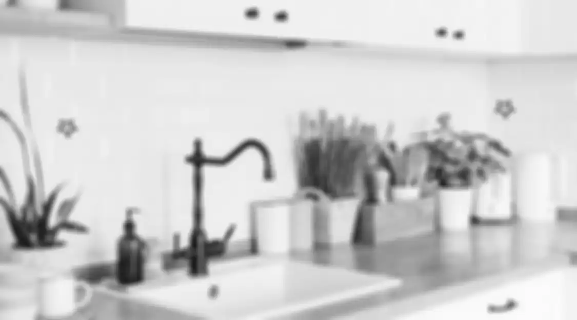 Pemilik rumah cukup modal dekorasi begini, desain dapur sederhana makin bikin betah. Foto hasilnya sampai dibilang cantik. 