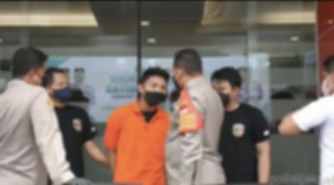 Pelaku pembunuhan wanita di hotel Picasso Inn Jaksel ini gampang dikenali dari foto CCTV yang terpasang. 