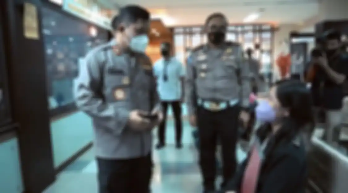 Kapolda Metro Jaya Fadil Imran tampaknya masih geram usai mendengar anggota Polsek Pulogadung disebut menolak laporan korban perampokan. 
