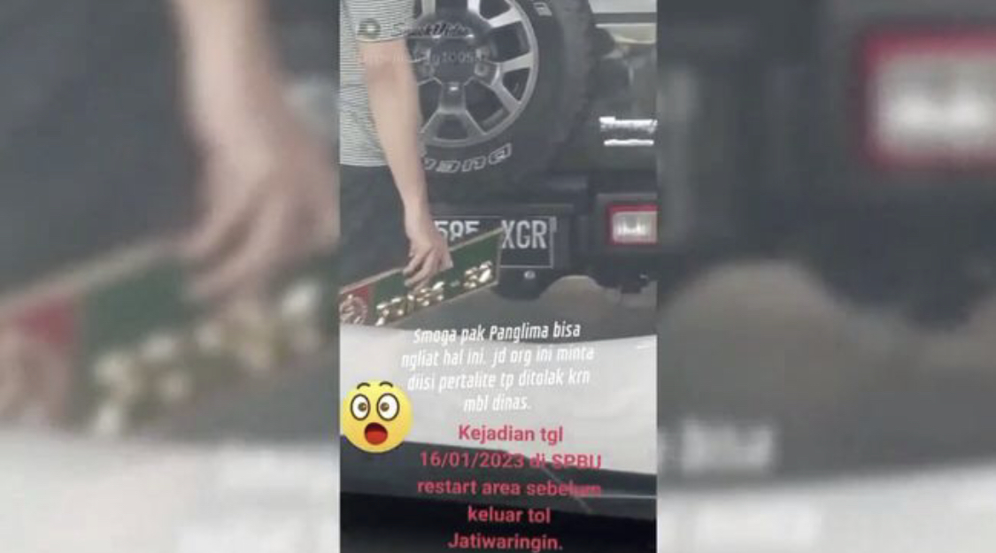 Anak jenderal Mindarto viral di medsos gegara mengisi mobil pelat dinas TNI AD dengan bensin subsidi.
