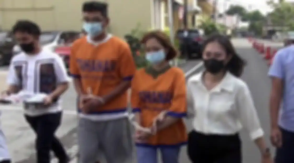 Wanita asal Denpasar Bali ikut ditangkap polisi. Dia berani melakoni adegan tabu di video kebaya merah. ini foto wajahnya.