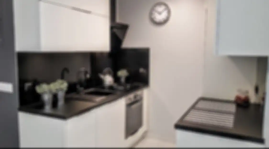 Apabila ingin foto desain dapur mungil tetap rapi, pemilik rumah minimalis bisa memasang aksesoris kitchen set model begini.
