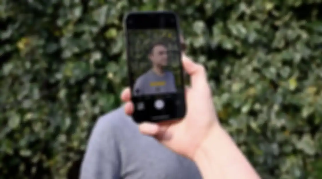 Inilah cara foto potrait yang aesthetic yang dibuat untuk konten profile picture. Cukup menggunakan handphone kesayangan.