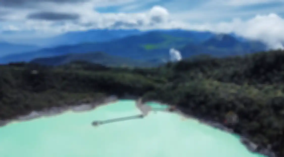 Kawah Putih Ciwidey tempat wisata alami di Bandung Selatan yang menyajikan spot foto estetik.