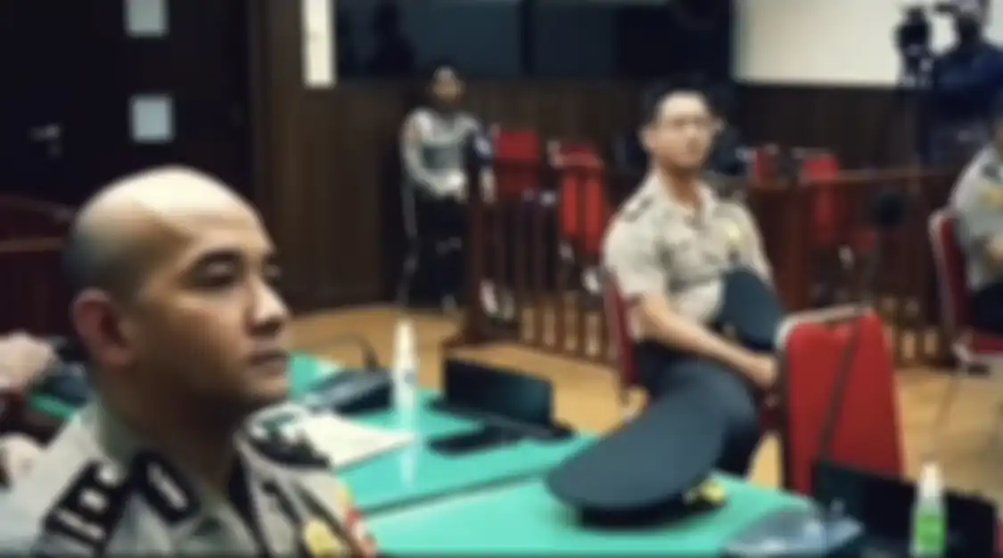 Refly Harun sampai komentar begini dapat kabar istri Kompol Baiquni dengan polos bawa barang bukti vital ke Timsus Polri. 
