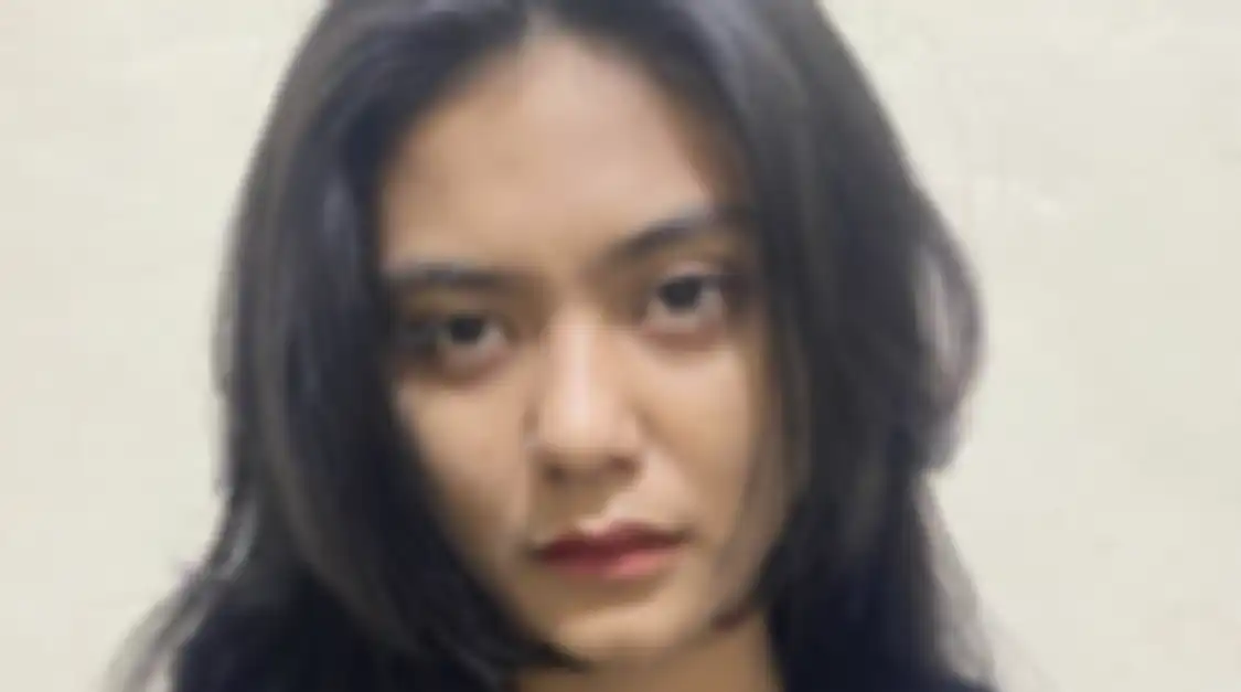 Foto wajah DJ Joice Challista jadi sorotan usai ditangkap polisi. Simak bioda data DJ Joice yang ngaku dipegang area sensitifnya.