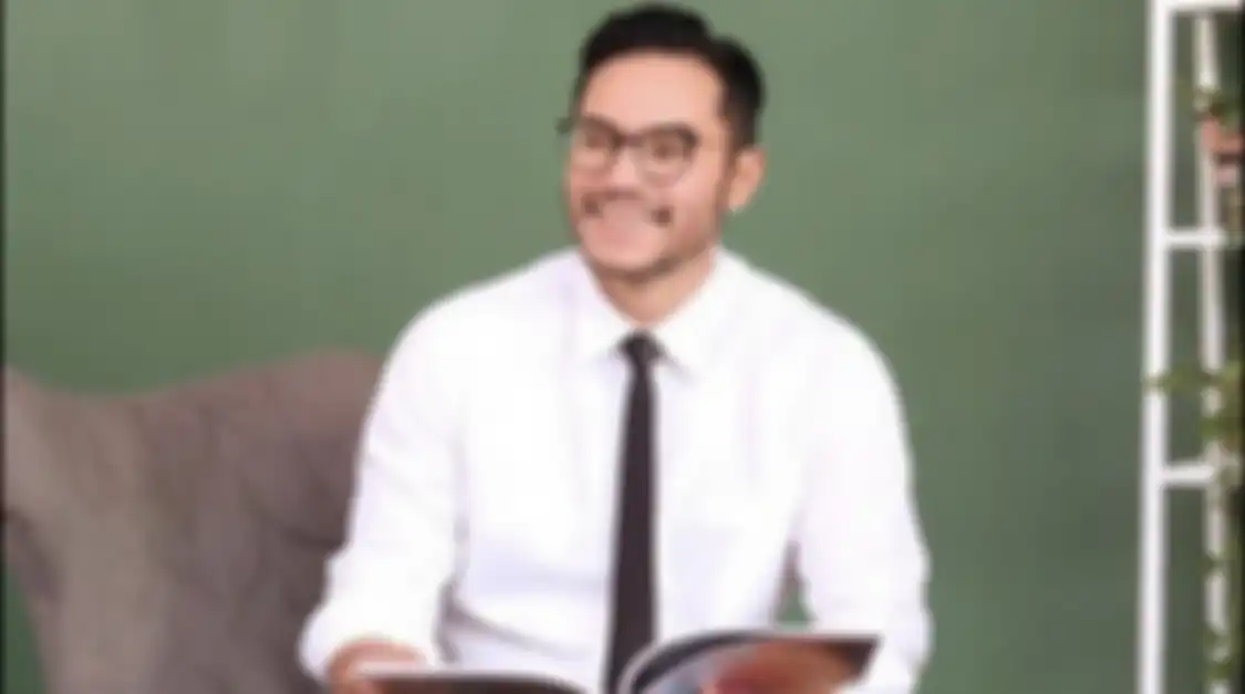 Foto Rino Soedarjo muncul di media online. Pengusaha muda ini mulai berani kasih emoji di video Gisel terkini. 