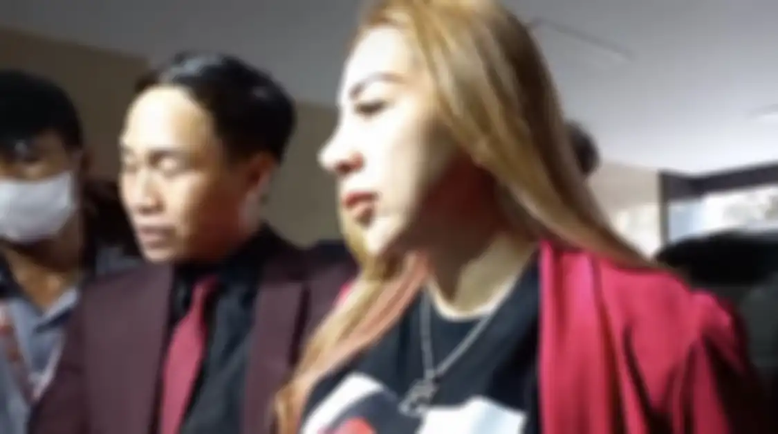 Sampai jadi rebutan 3 wanita, setampan apa AKBP Aris Rusdianto? Inilah wajah eks Kapolres Muara Enim yang ramai dibahas.