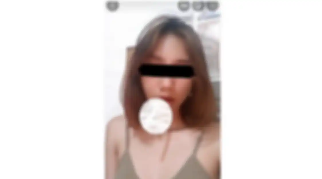 Foto sosok wanita kebaya merah yang muncul dalam video viral 16 menit tanpa sensor sengaja disebarkan. Kini tak berkutik.