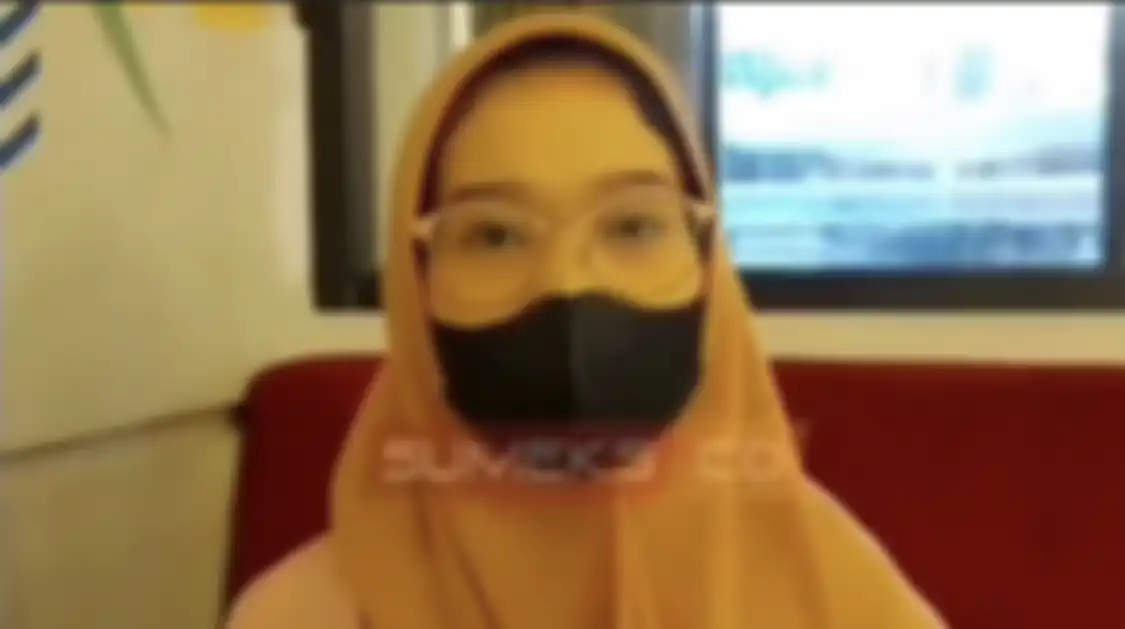 Istri Bripda Ade Pratama nekat berbuat mesum dengan mantan pacaranya gegara ulah mertua. Suami sahnya disebut mirip Arya Saloka.