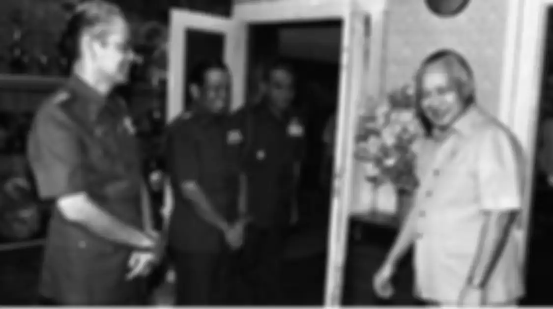  Jenderal TNI M Jusuf membentak menteri sampai bikin Presiden terdiam, terkini anggota DPR sentil Panglima TNI dan KSAD tak akur. 