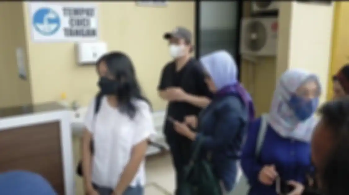 Foto sosok penipu yang membuat ratusan mahasiswa IPB terjerat pinjol beredar. Ketua RT bongkar tabiat ganjil pelaku.