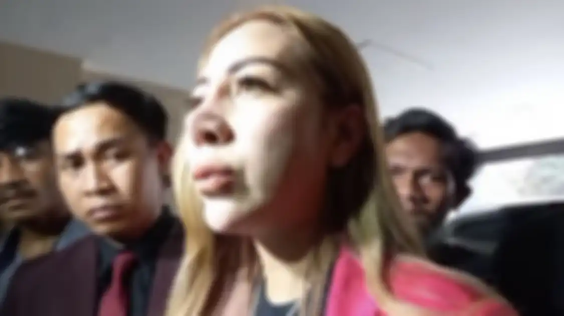 Sampai jadi rebutan 3 wanita, setampan apa AKBP Aris Rusdianto? Inilah wajah eks Kapolres Muara Enim yang ramai dibahas.