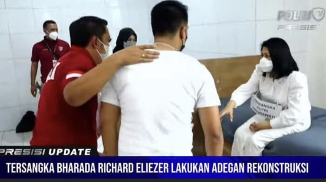 Pengacara bantah isu Putri Candrawathi hubungan intim dengan Kuat Maruf. Istri Ferdy Sambo bilang begini saat sopirnya ada di kamar. 