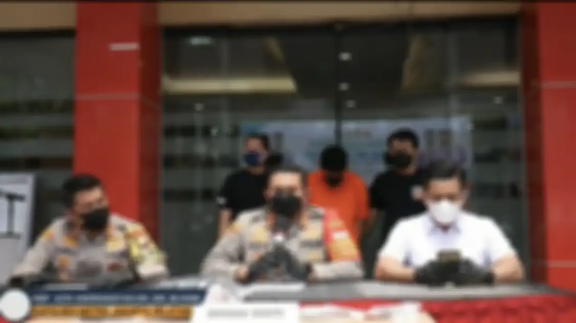 Pelaku pembunuhan wanita di hotel Picasso Inn Jaksel ini gampang dikenali dari foto CCTV yang terpasang. 