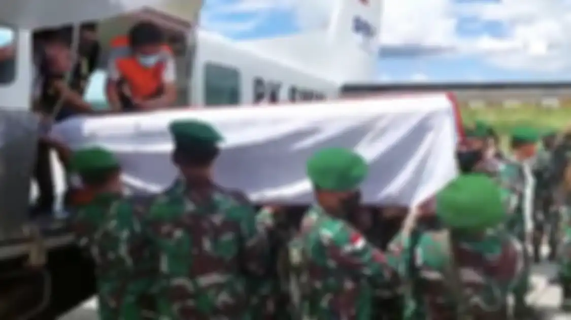 Foto jenazah Sertu Ari Baskoro beredar di media sosial. Prajurit yang bertugas di Papua ini adalah anggota Kodam Iskandar Muda Banda Aceh. 