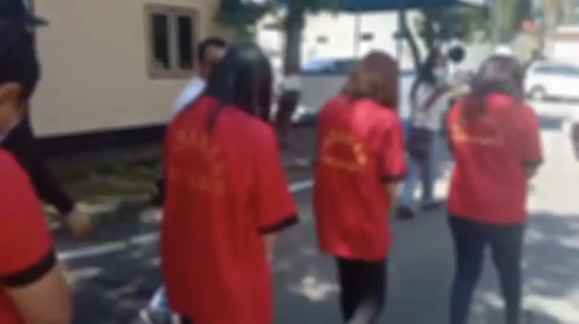 Setelah diselidiki lebih lanjut, Polda NTB mengungkap fakta mengejutkan di balik aksi keluarga copet di Sirkuit Mandalika.