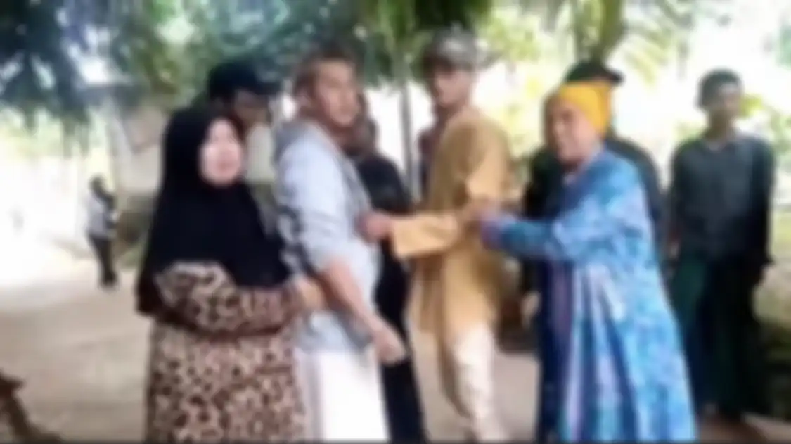 Habib Bahar bin Smith emosi didatangi Danrem Bogor. Pengacara Habib Bahar bin Smith, Aziz Yanuar, mengatakan tindakan jenderal TNI itu sebagai bentuk penyalahgunaan kekuasaan.
