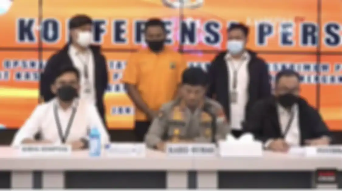 Polisi bilang Ketua Pemuda Pejuang Bravo 5 Ali Fanser Marasabessy belum terbukti lakukan ini ke anak anggota DPR. Foto sosoknya menghilang.