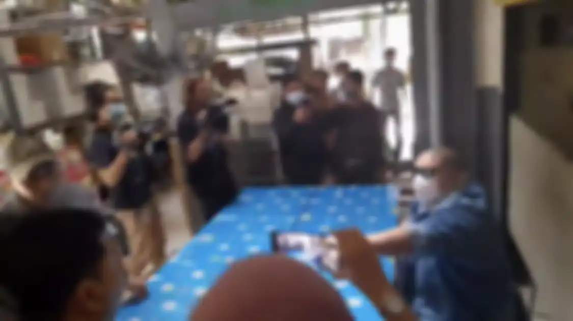 Hotman Paris cuma berikan respons begini saat tahu tempat kongkonya Kopi Johny diacak-acak Razman Nasution.