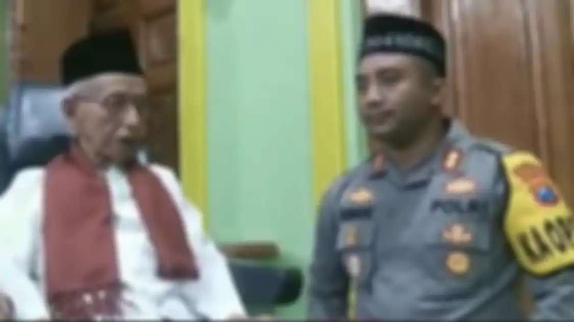 Anak pemilik Ponpes Shiddiqiyyah kembali bikin polisi gigit jari. Ini sumber kekayaan buronan polisi yang bikin warga bangga.