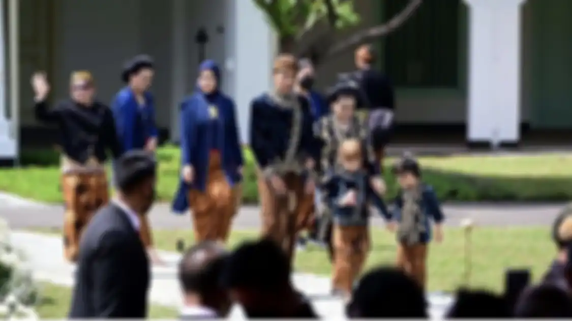 Inilah fakta Bobby Nasution minta maaf secara terbuka di Twitter. Foto Jokowi pasrah menghadapi ulah anak Medan viral.
