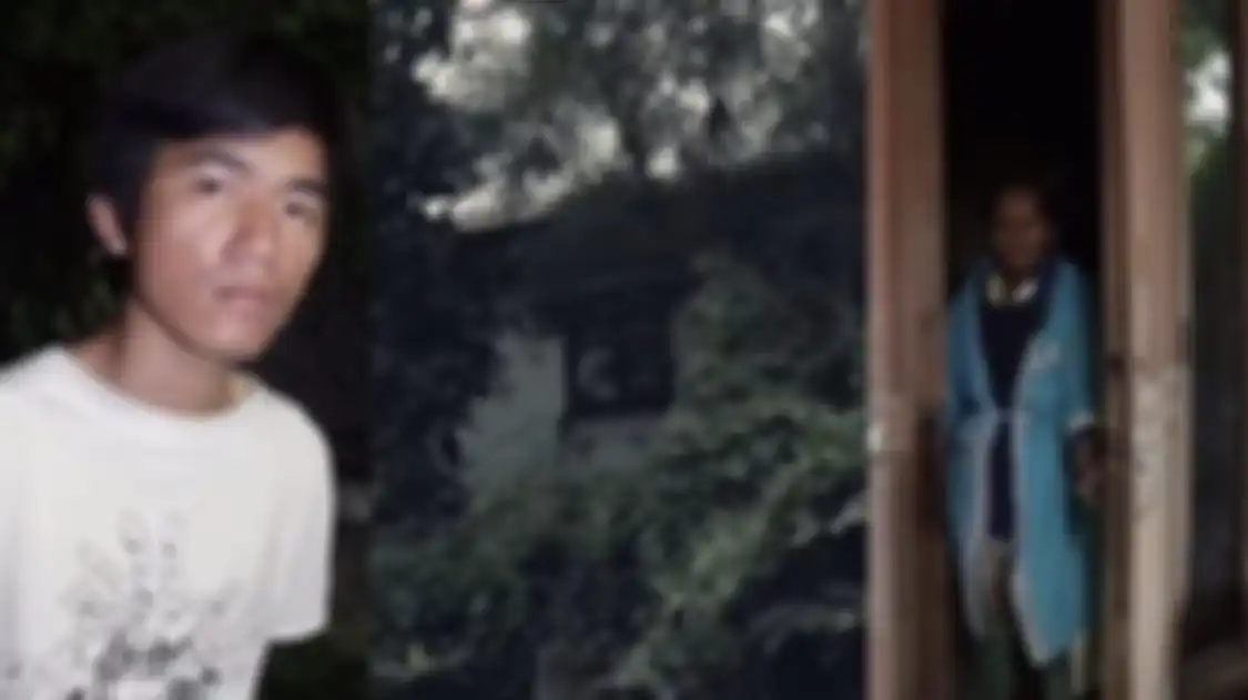 Foto kondisi interior rumah mewah Ibu Eny dan Tiko diunggah. Kondisinya diselimuti debu tebal. Hiasan dinding ini jadi sorotan.