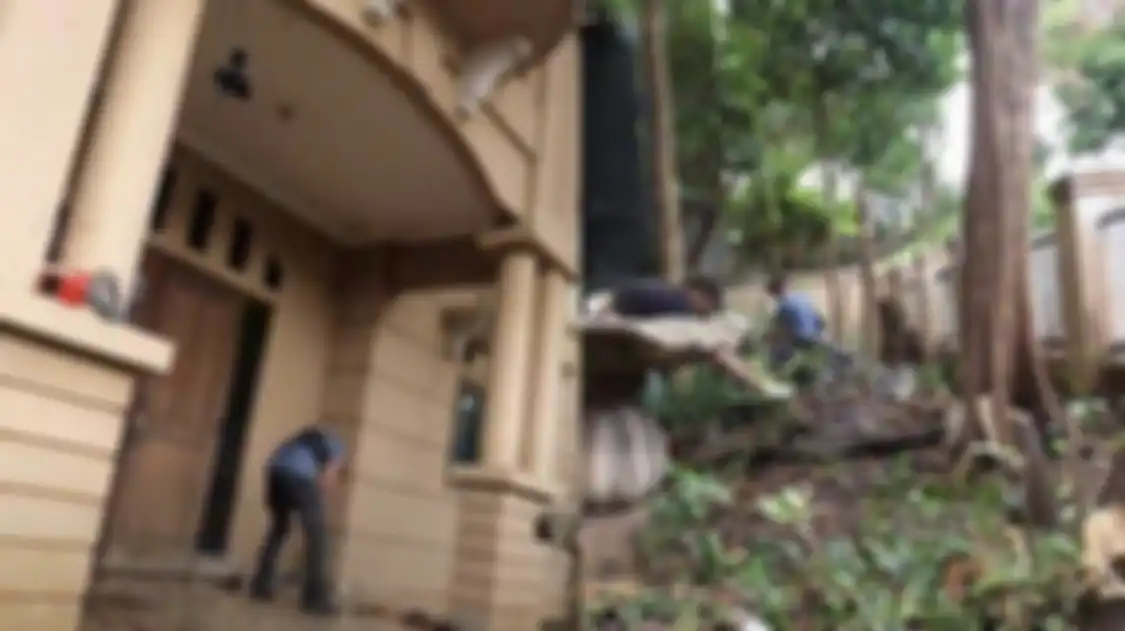 Tiko yang biasanya menerima bantuan uang dan sembako dapat pekerjaan dari sosok ini. Foto interior rumah mewah Ibu Eny beredar.